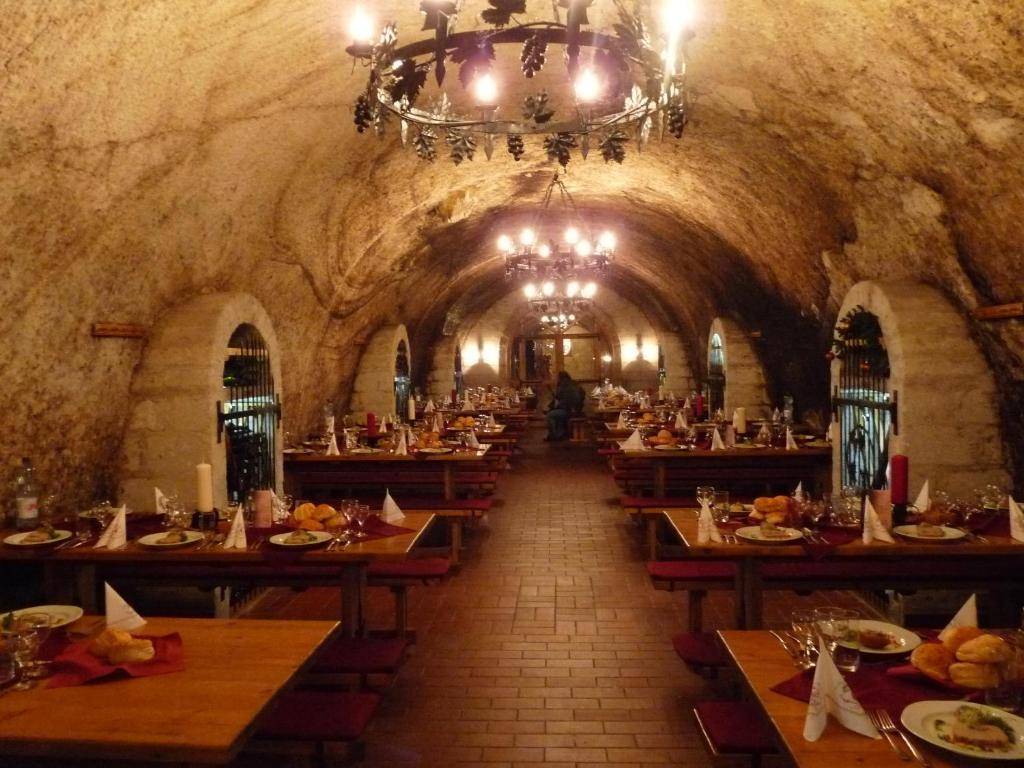 A restaurant or other place to eat at Magdalena Apartman