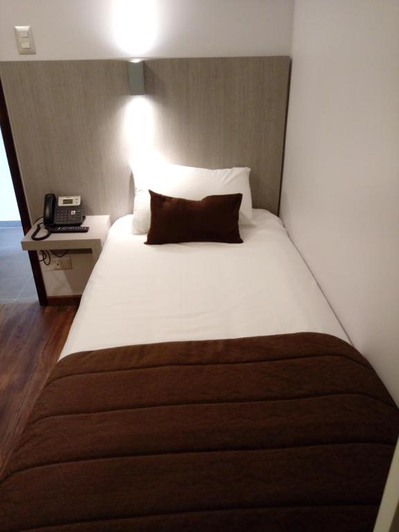 Postel nebo postele na pokoji v ubytování Hotel Elisa Cole