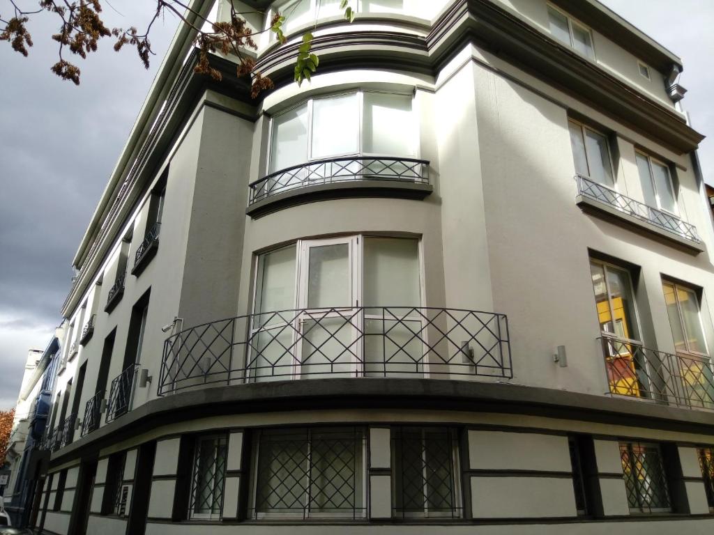 a white building with a balcony on top of it at Hotel Elisa Cole in Santiago