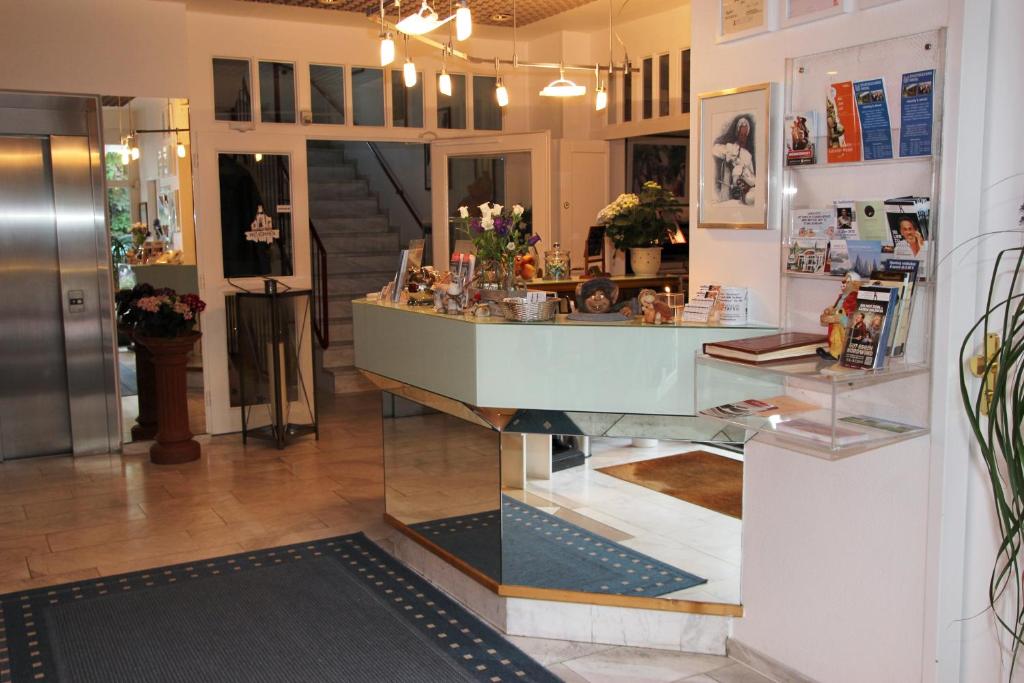 a shop with a counter in the middle of a room at Hotel Diamant in Wedel