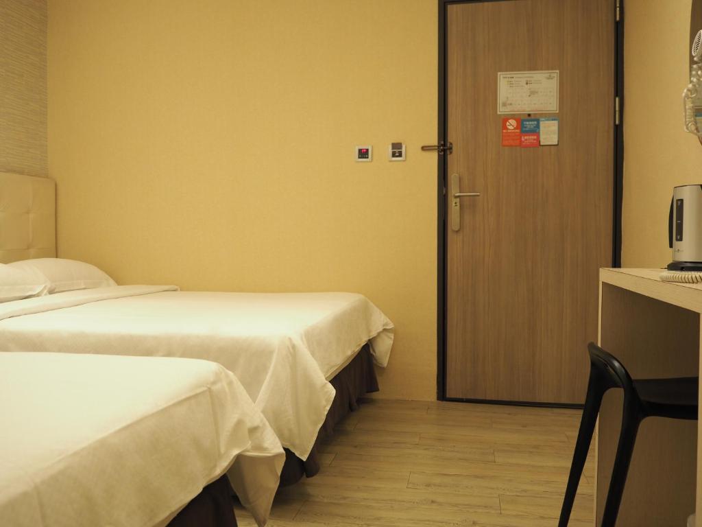 Letto o letti in una camera di The Riverside Hotel Hengchun