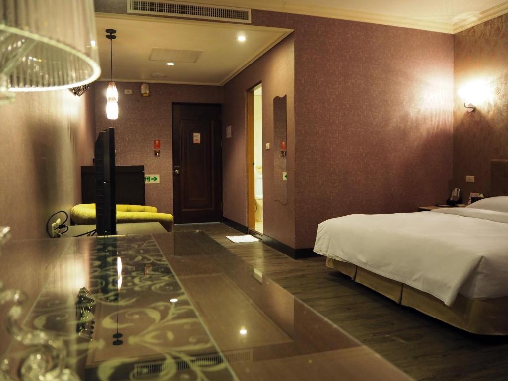 Postel nebo postele na pokoji v ubytování The Riverside Hotel & Motel