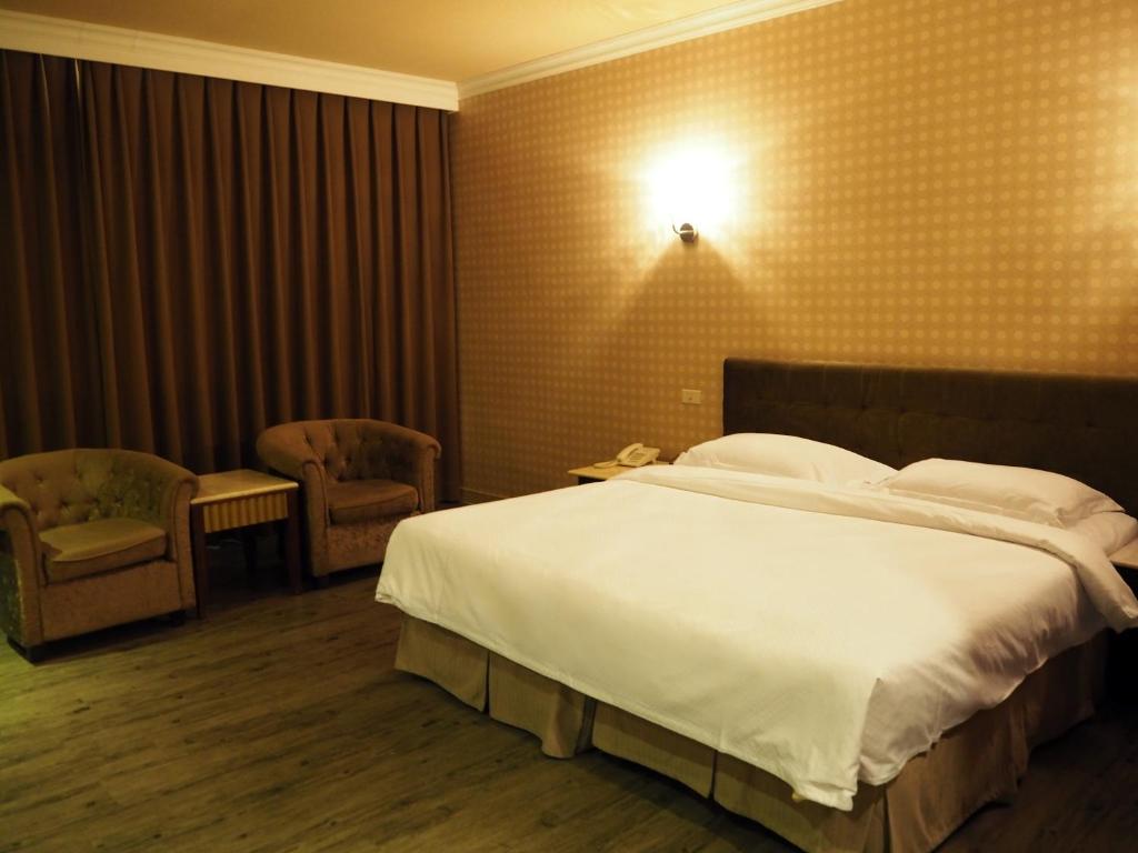 Postel nebo postele na pokoji v ubytování The Riverside Hotel & Motel