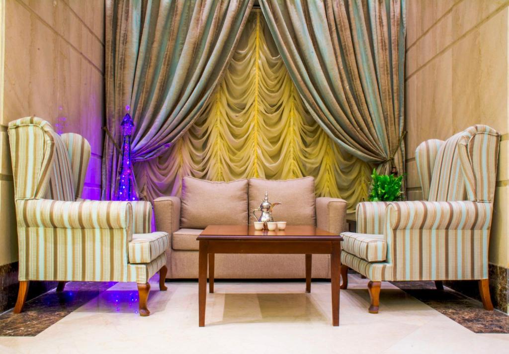 Posezení v ubytování ديار المشاعر الهداية الفندقية Diyaralmashaer Al-Hadiyah Hotel