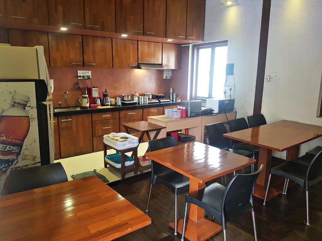 Kuchyň nebo kuchyňský kout v ubytování Hotel Kumkum