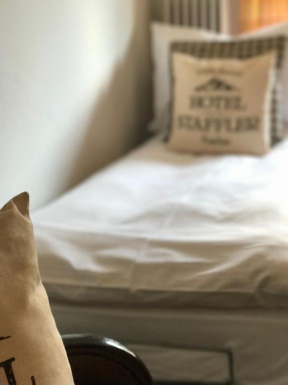 Postel nebo postele na pokoji v ubytování Hotel Staffler