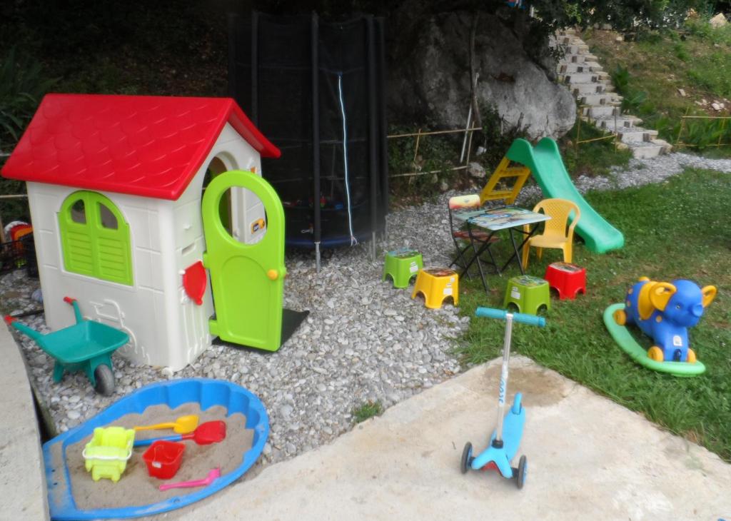 Zona de juegos infantil en Pataki Guesthouse