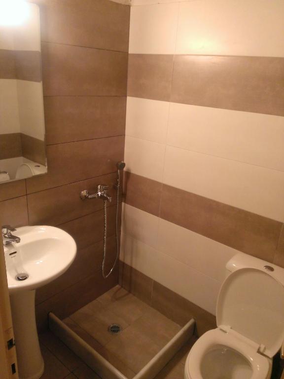 A bathroom at Artemis