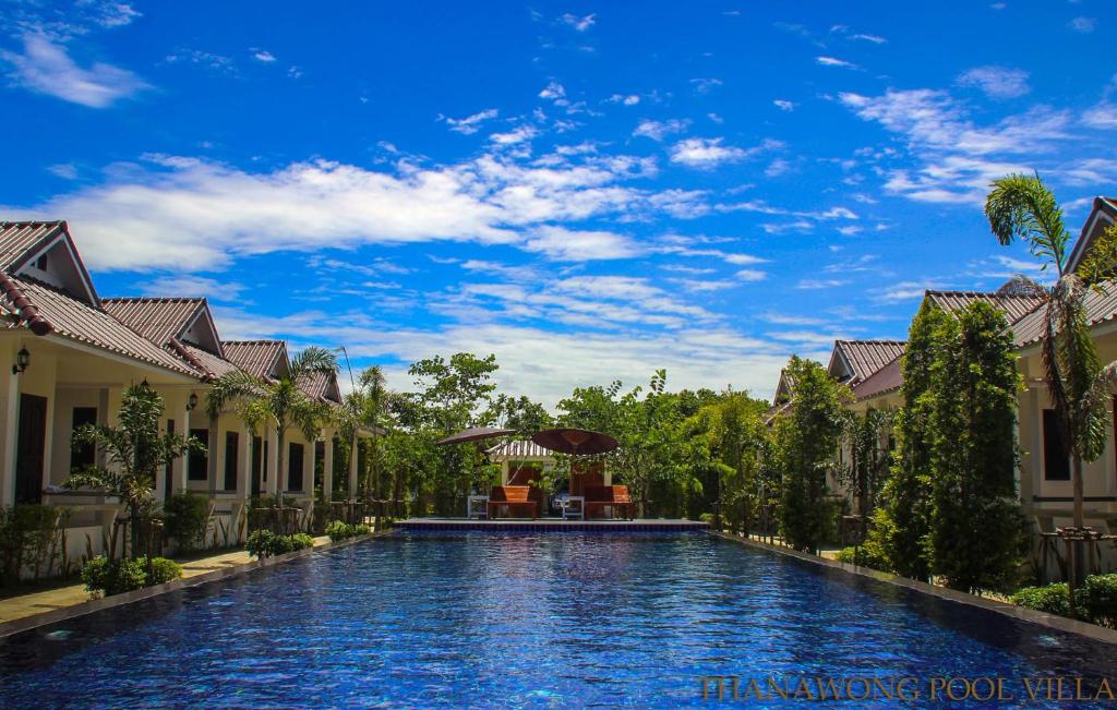 a swimming pool in the middle of a villa at Thanawong Pool Villa in Sukhothai