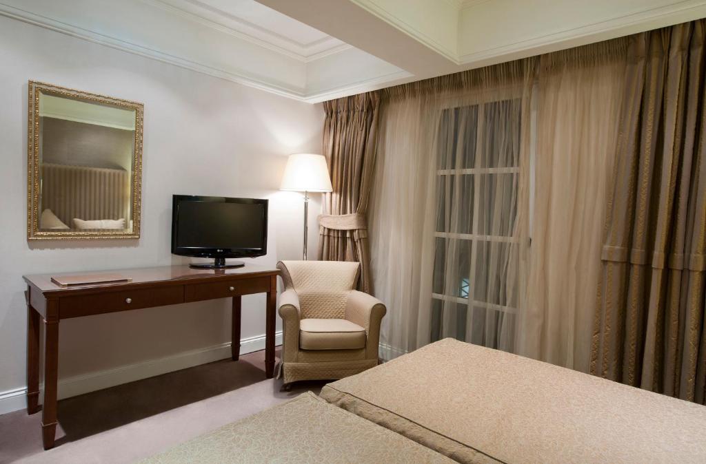 TV a/nebo společenská místnost v ubytování Hera Hotel