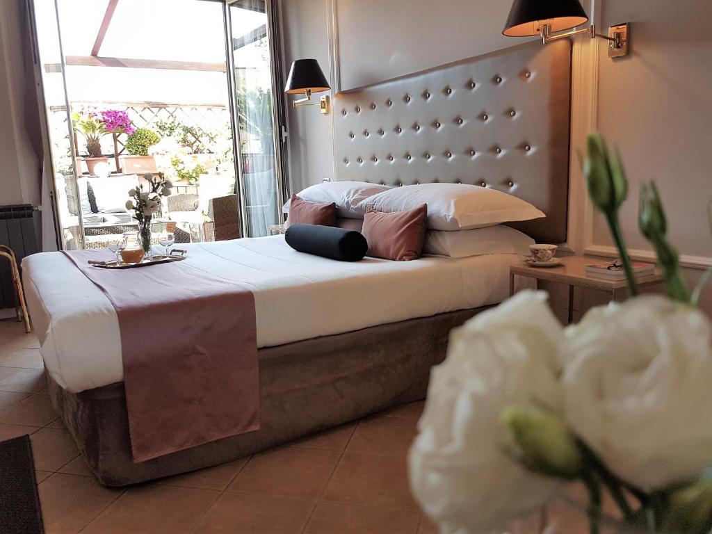 Althea Inn Roof Terrace - 4