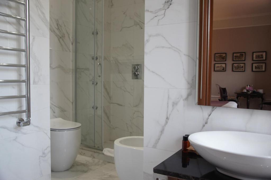 Althea Inn Roof Terrace - 14