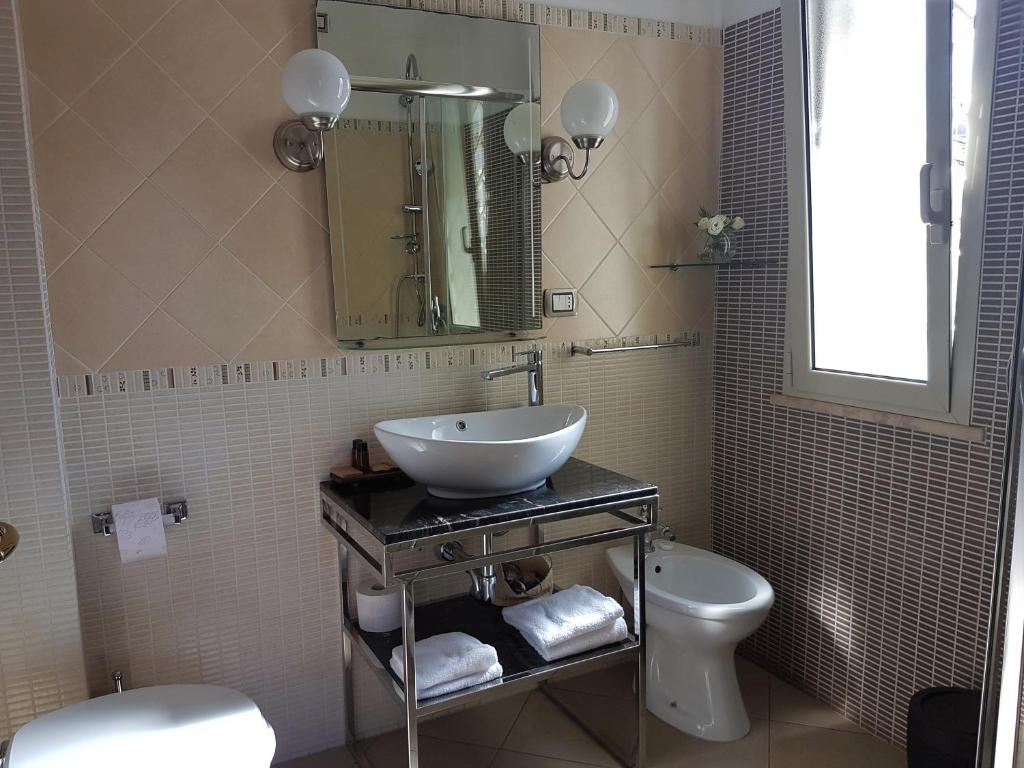 Althea Inn Roof Terrace - 7