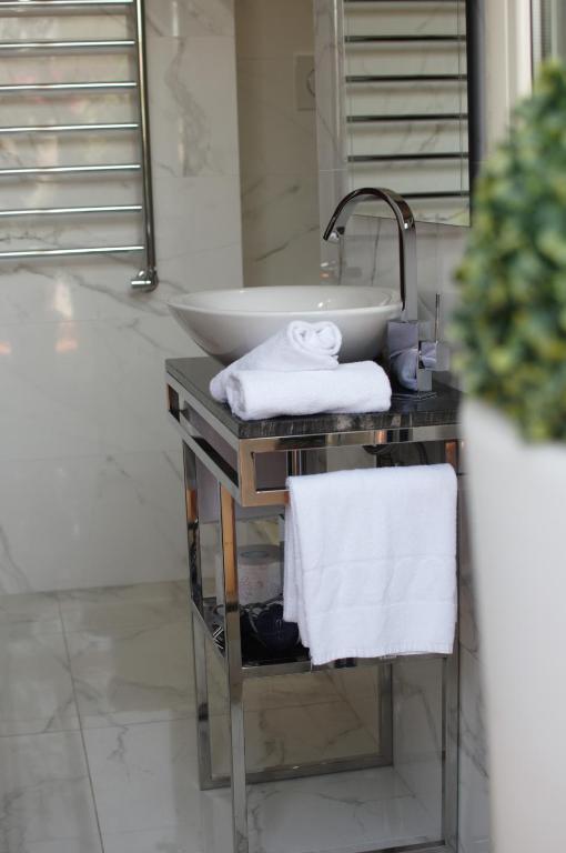 Althea Inn Roof Terrace - 15