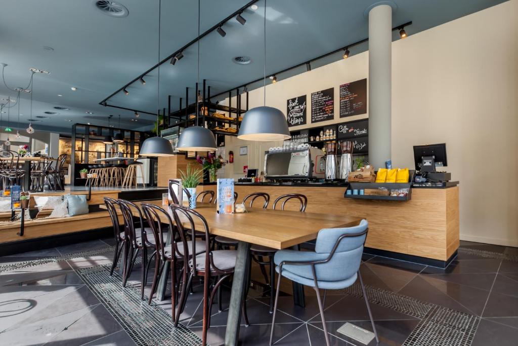 Drankjes bij Hotel Die Port van Cleve