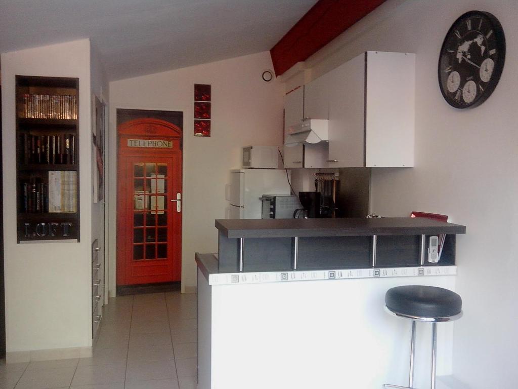 Kuchyň nebo kuchyňský kout v ubytování Chez Isabelle et Guy B&B