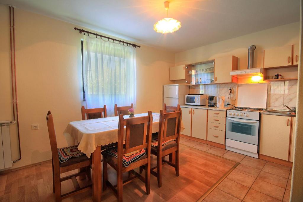Kuchyň nebo kuchyňský kout v ubytování Apartments Sabljak