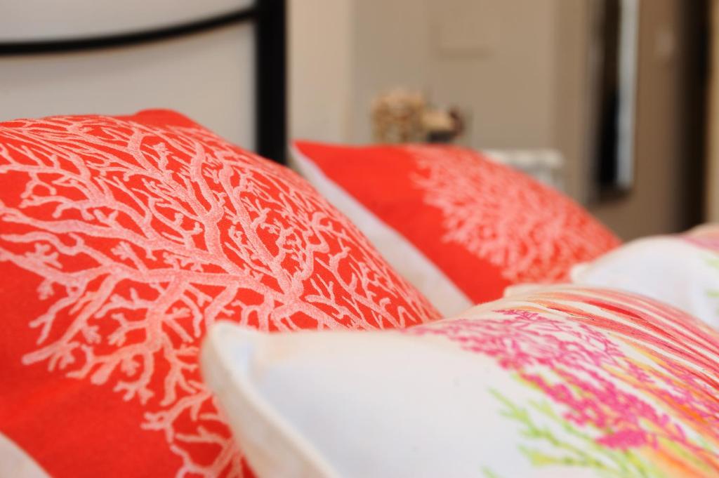 Łóżko lub łóżka w pokoju w obiekcie Onda Marina Rooms