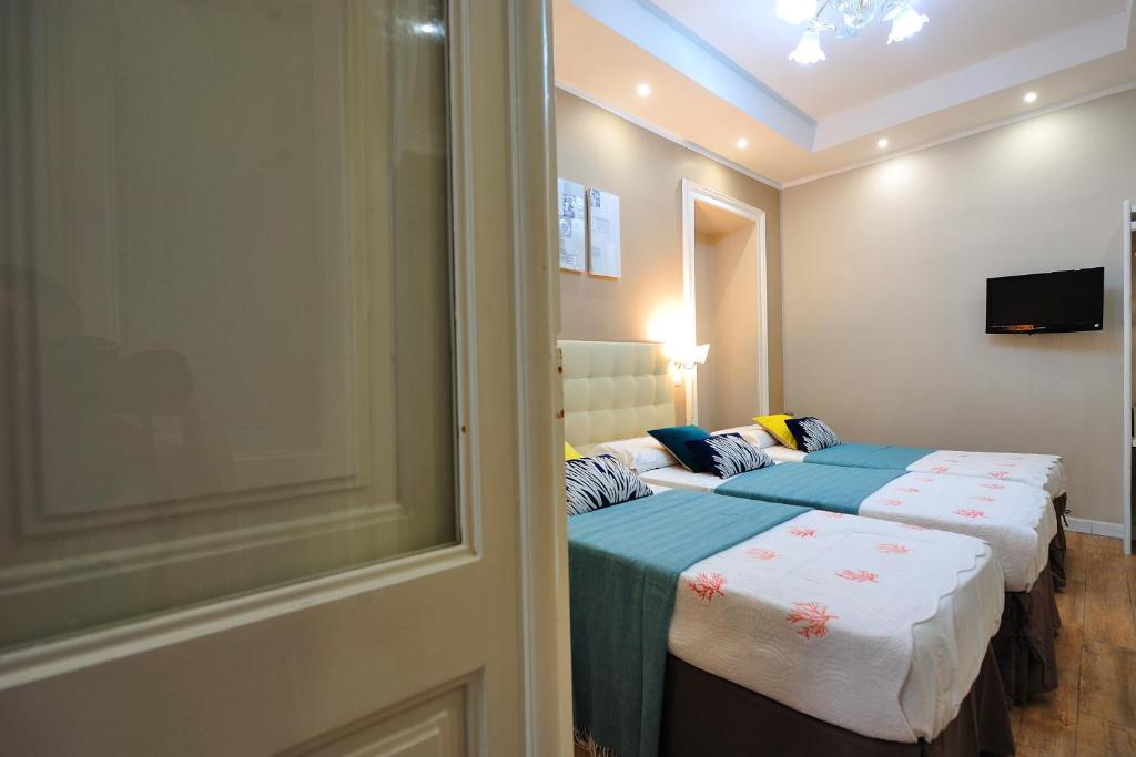 Łóżko lub łóżka w pokoju w obiekcie Onda Marina Rooms
