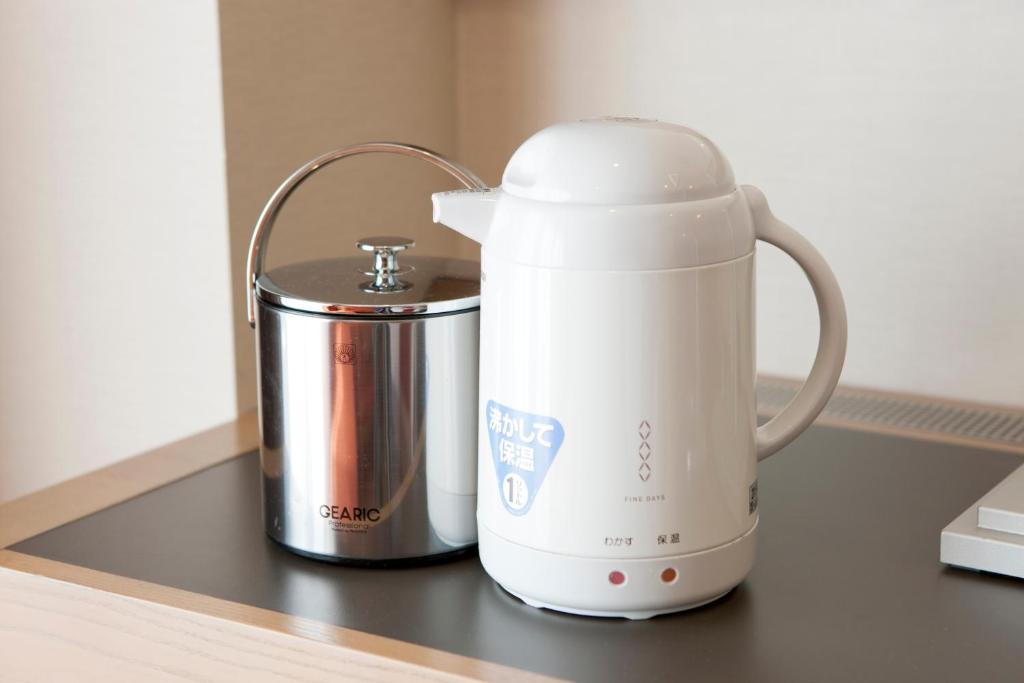 Příslušenství pro přípravu čaje a kávy v ubytování Hotel Sardonyx Tokyo