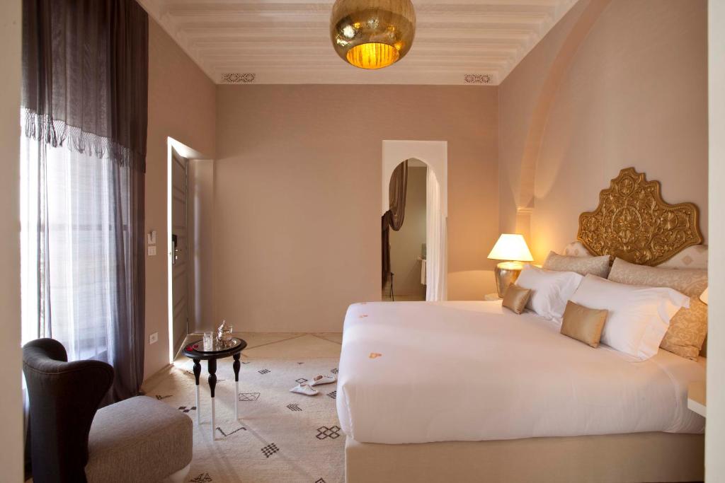 Postel nebo postele na pokoji v ubytování Riad Nashira & Spa