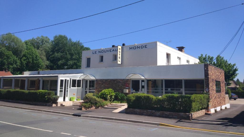 a building on the side of a street at Le Nouveau Monde in Breuillet