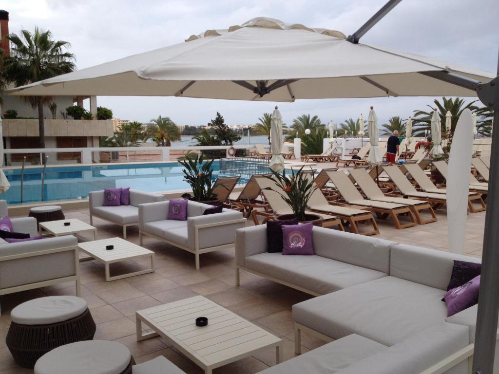 Bazén v ubytování Bellamar Hotel Beach & Spa nebo v jeho okolí