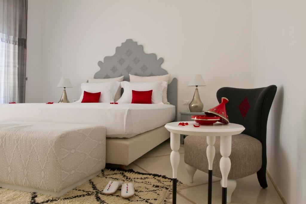 Postel nebo postele na pokoji v ubytování Riad Nashira & Spa