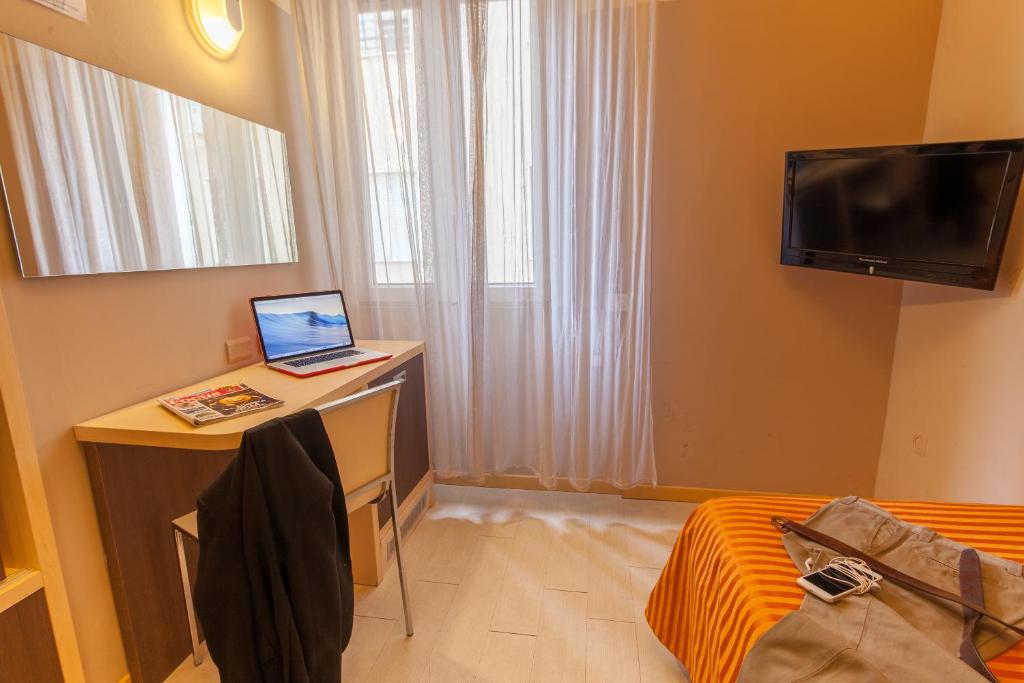 TV a/nebo společenská místnost v ubytování Hotel Commodore