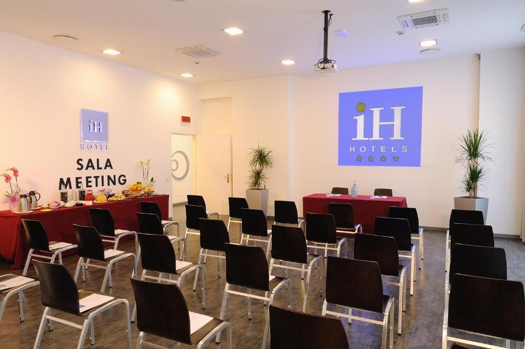 iH Hotels Milano Lorenteggio - Resim 36