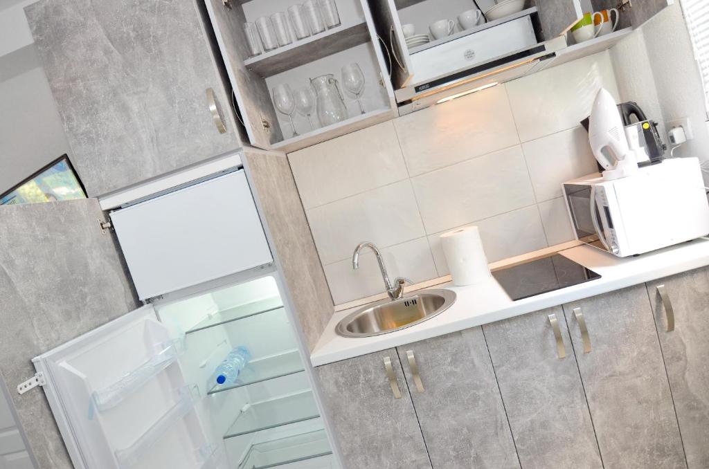 Bay View Apartments - 2