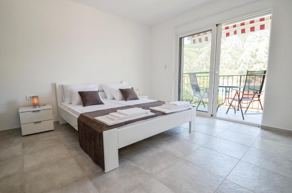 Bay View Apartments - 15