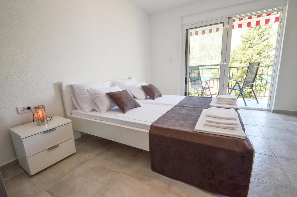 Bay View Apartments - 14