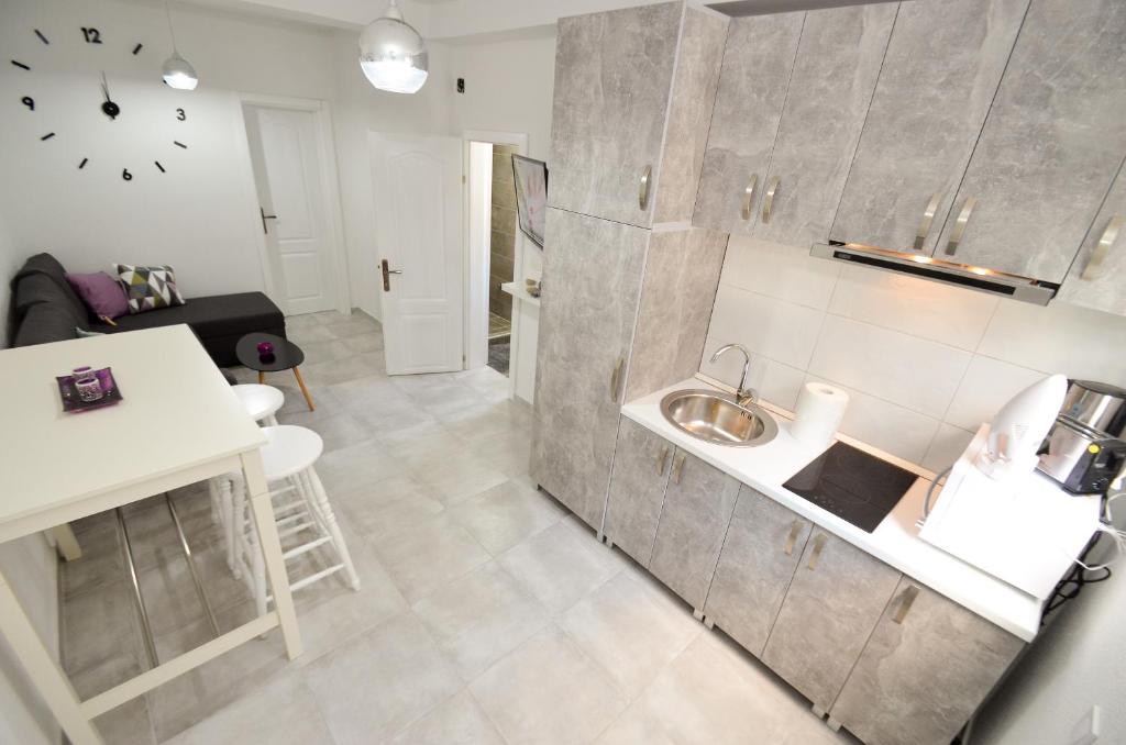 Bay View Apartments - 1