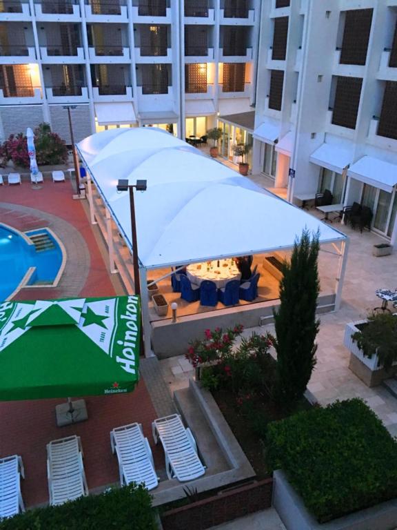 Bazén v ubytovaní Hotel Kolovare alebo v jeho blízkosti