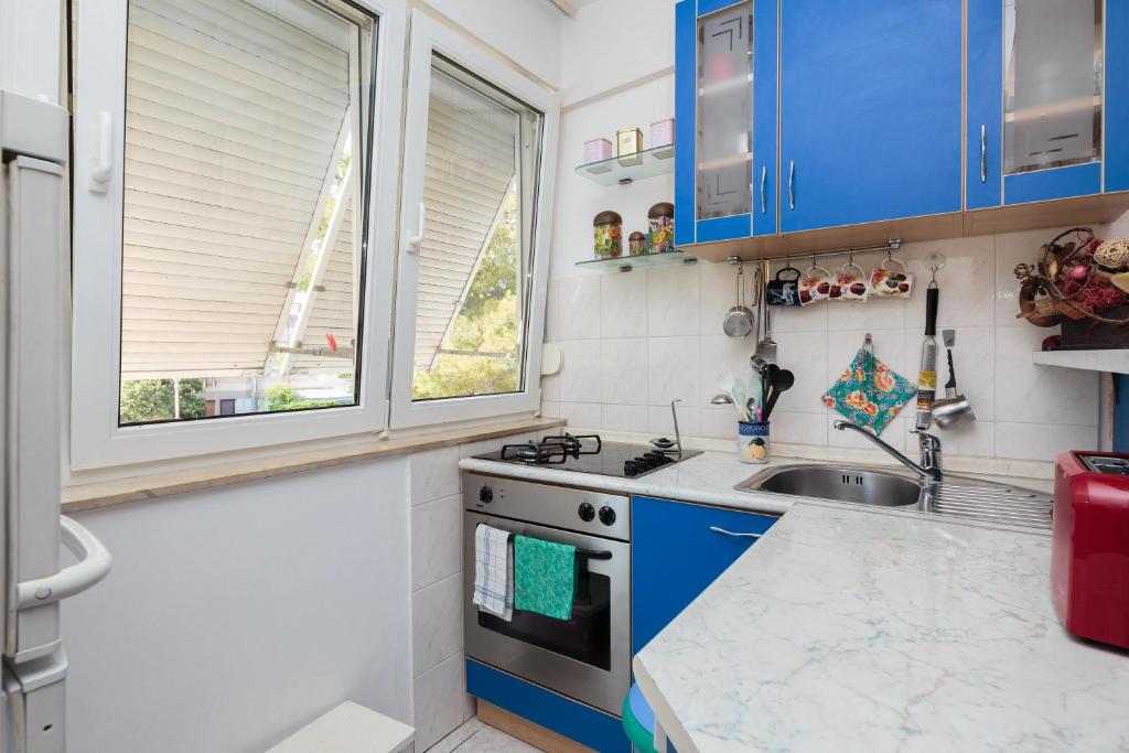 Kuchyň nebo kuchyňský kout v ubytování Apartment Karolina