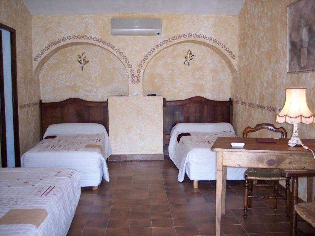 Postel nebo postele na pokoji v ubytování La Pierrerie
