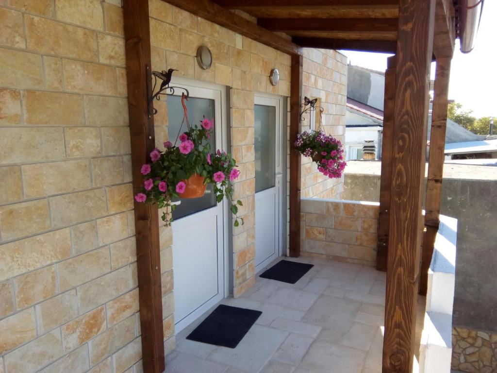 BenJak Apartments - 9