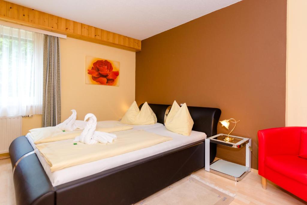 Posteľ alebo postele v izbe v ubytovaní 1a Hotel Steiner