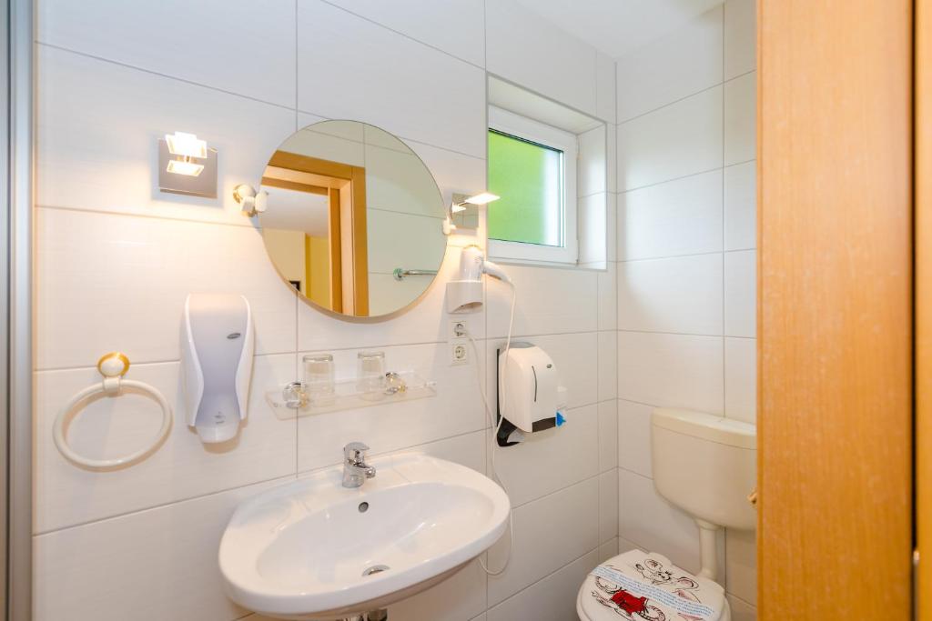 Kúpeľňa v ubytovaní 1a Hotel Steiner