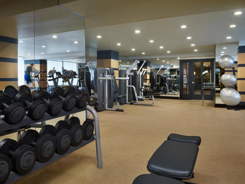 Fitness centrum a/nebo fitness zařízení v ubytování AKA White House
