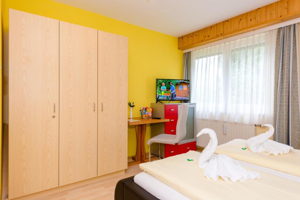 Posteľ alebo postele v izbe v ubytovaní 1a Hotel Steiner