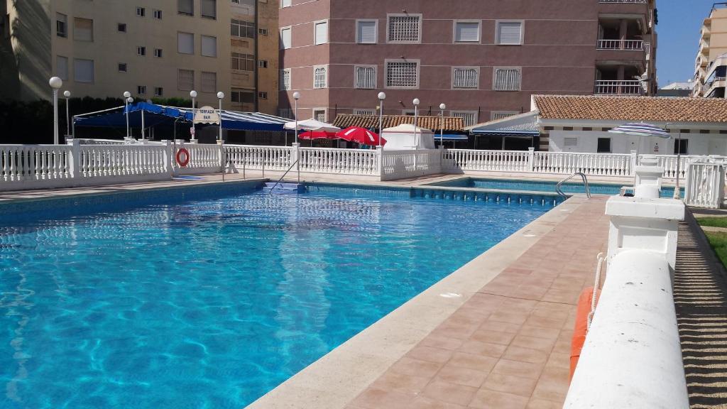 Bazén v ubytovaní Palmeral de Torrevieja alebo v jeho blízkosti