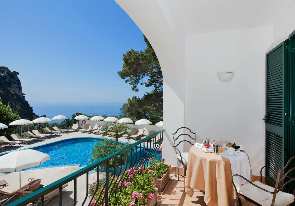 Bazén v ubytování Hotel Della Piccola Marina nebo v jeho okolí