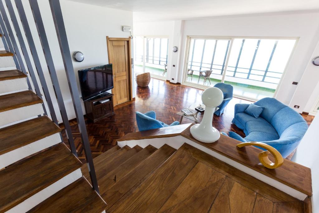 Televízia a/alebo spoločenská miestnosť v ubytovaní Vero Sicily - Villa San Giorgio