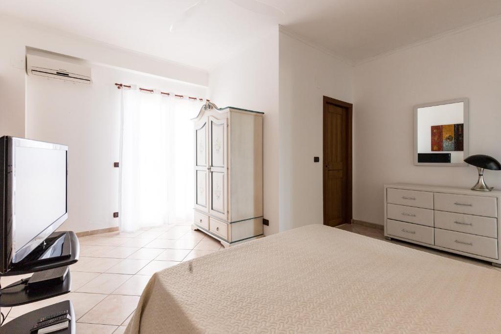 Televízia a/alebo spoločenská miestnosť v ubytovaní Vero Sicily - Villa San Giorgio