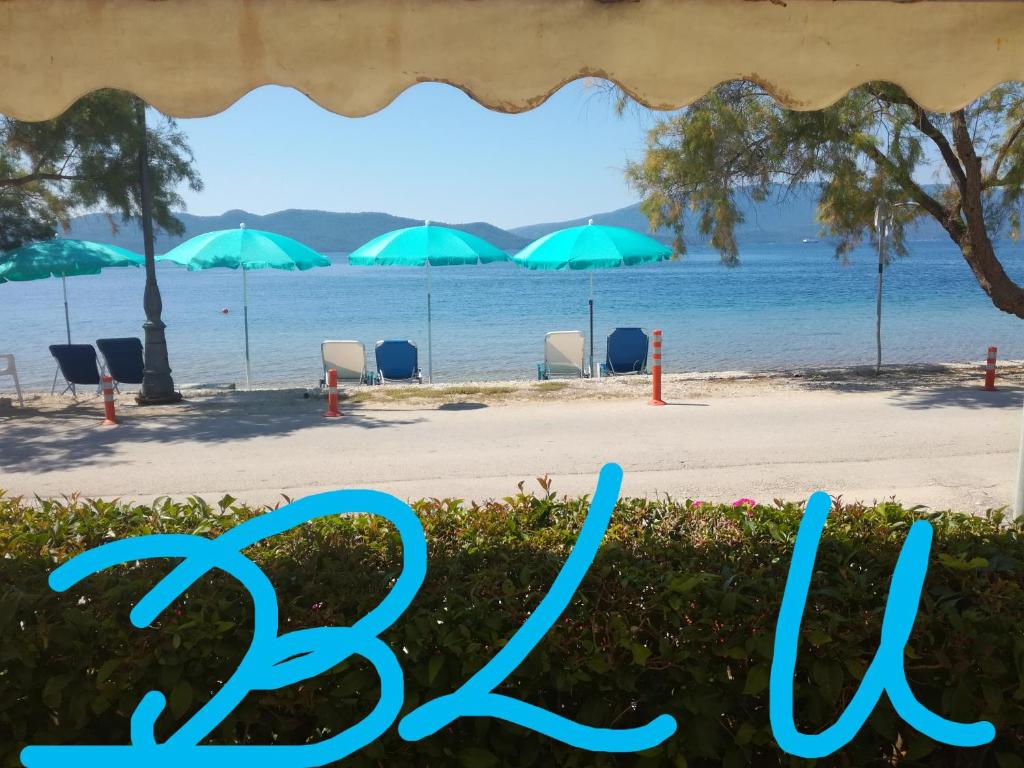 a view of a beach with chairs and umbrellas at Blu in Glida