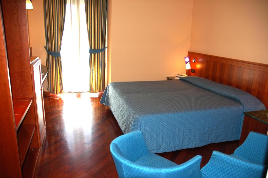 Postel nebo postele na pokoji v ubytování Hotel Michelangelo Palace & SPA