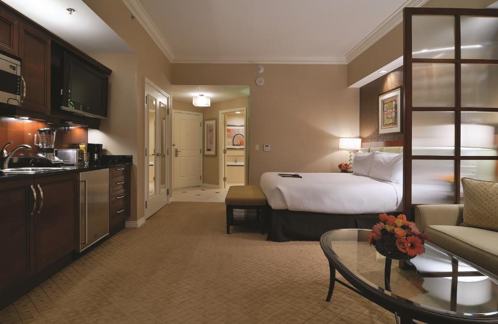 The Signature at MGM Grand - All Suites - Deluxe Balcony Strip View Suite