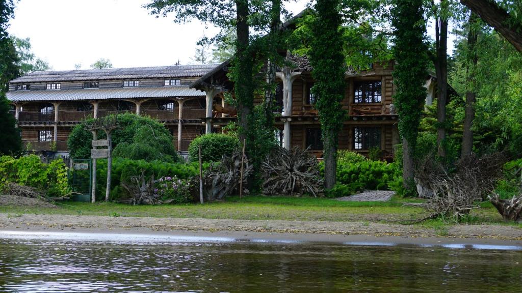 a house sitting next to a body of water at Galindia Refugia in Iznota